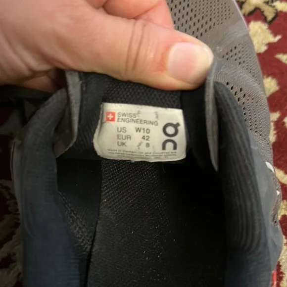 On Running woman Black and Purple Athletic Shoes size 10 - Picture 7 of 8